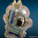 Specchierina vintage da appoggio decorata con vetro di Murano anni ’50
