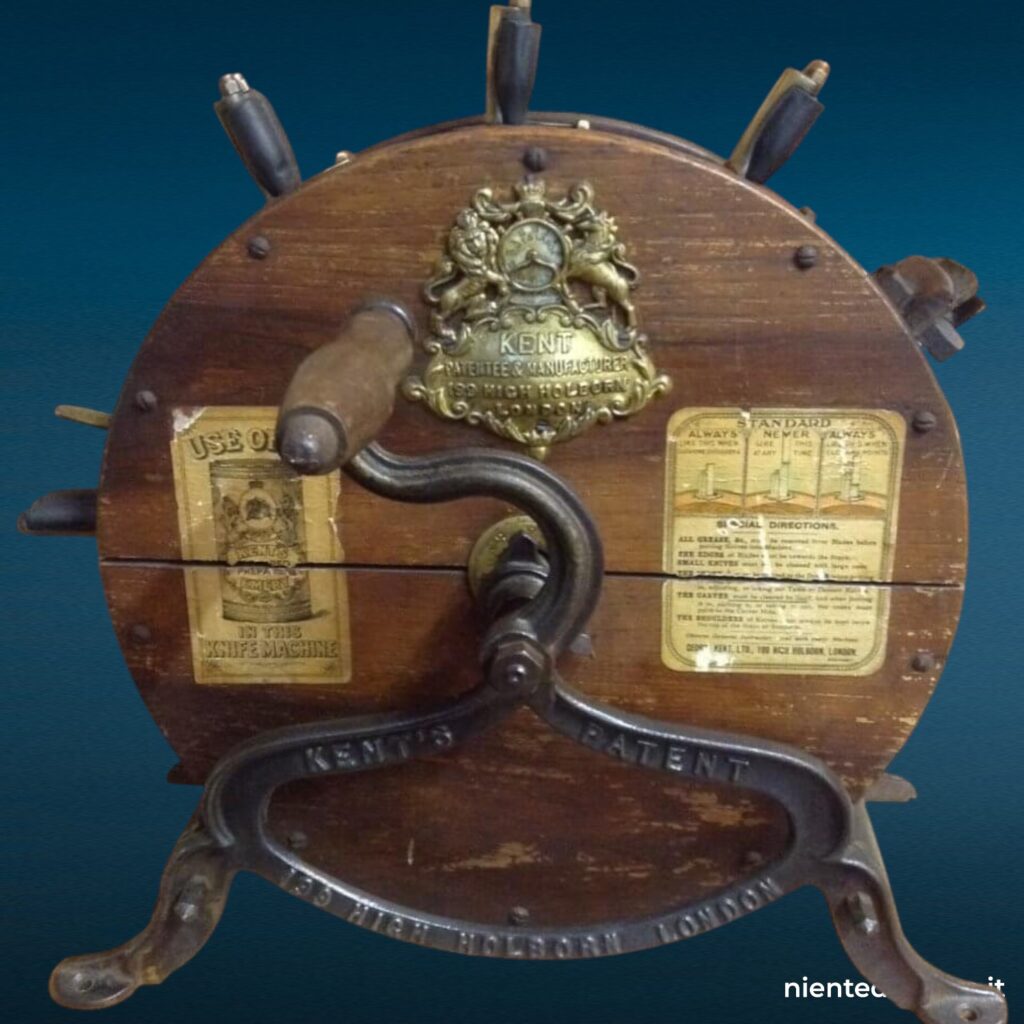 Antica macchina inglese lucidacoltelli di fine '800 prodotta dalla ditta Kent, modello 27990.