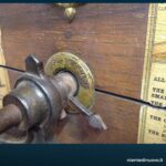 Antica macchina inglese lucidacoltelli di fine '800 prodotta dalla ditta Kent, modello 27990.