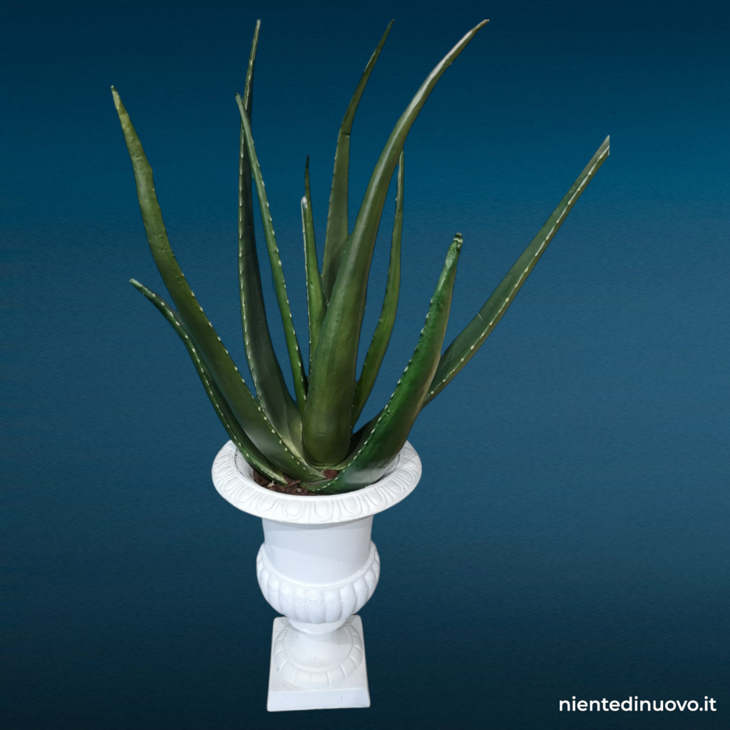 Vaso in ghisa a calice con aloe artificiale