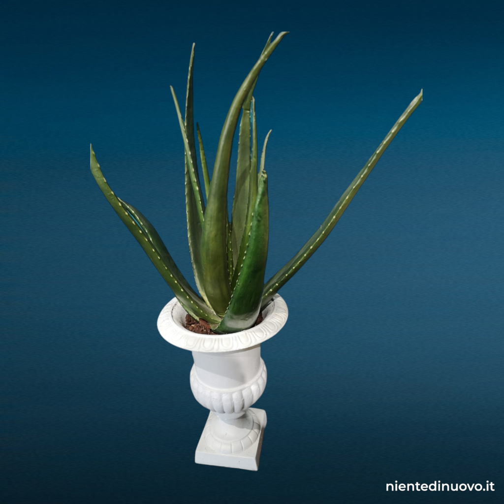 Vaso in ghisa a calice con aloe artificiale