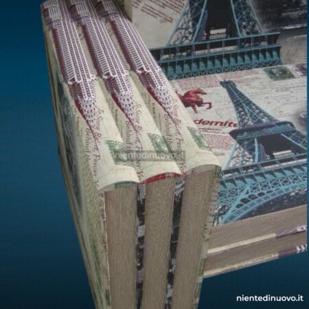Divano a forma di libro con soggetto New York e Parigi