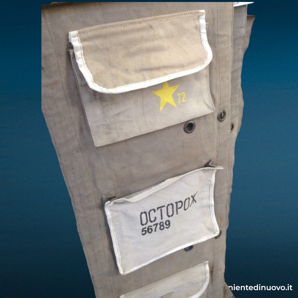 Portatutto da parete in tessuto vintage militare con tre tasche porta oggetti