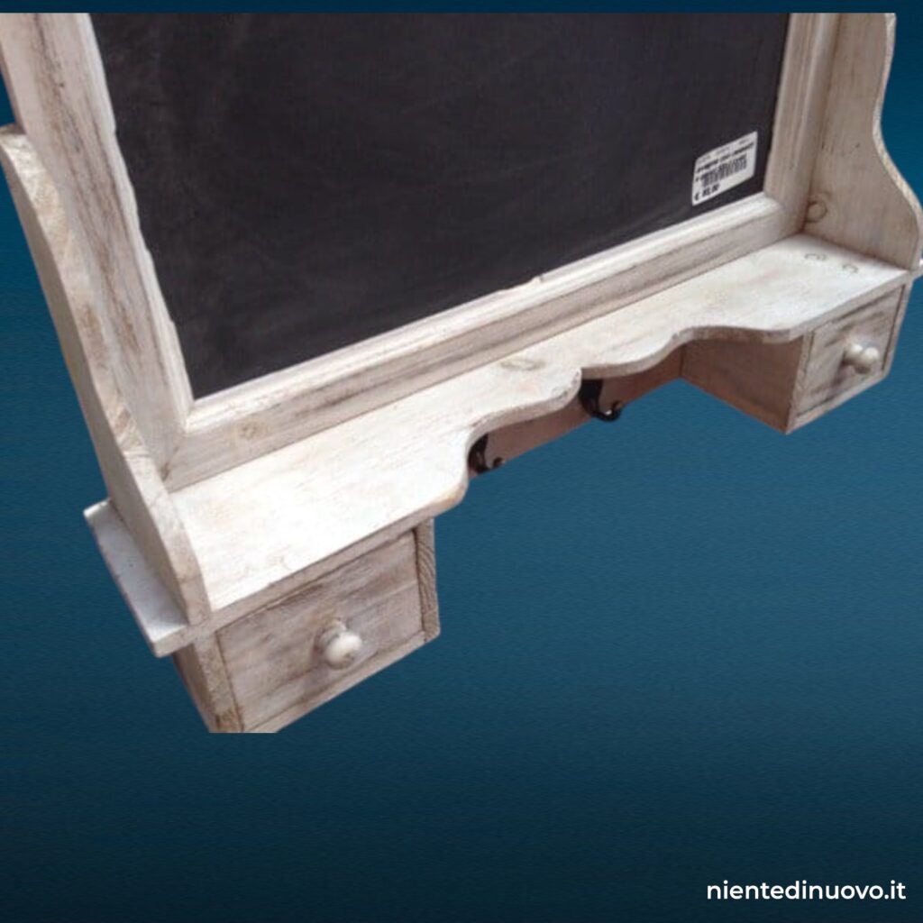 Lavagna da parete con cassettini e ganci 55x11x44