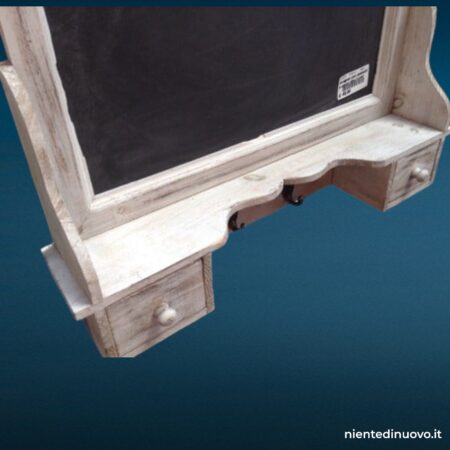 Lavagna da parete con cassettini e ganci 55x11x44