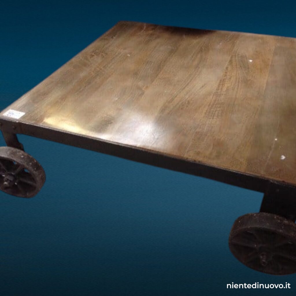 Tavolino 4 ruote industrial in legno massello e ferro con ruote funzionali e design robusto