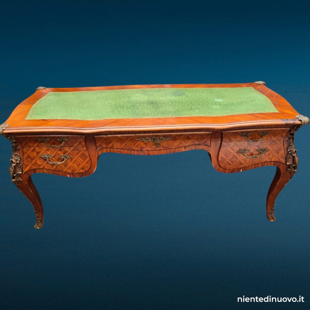 Scrivania in stile Luigi XV con piano in pelle verde - immagine aggiuntiva 11