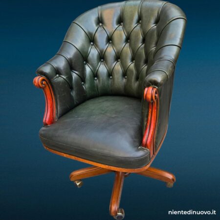 Poltrona Captain Chesterfield in pelle verde con base a rotelle - immagine aggiuntiva 2