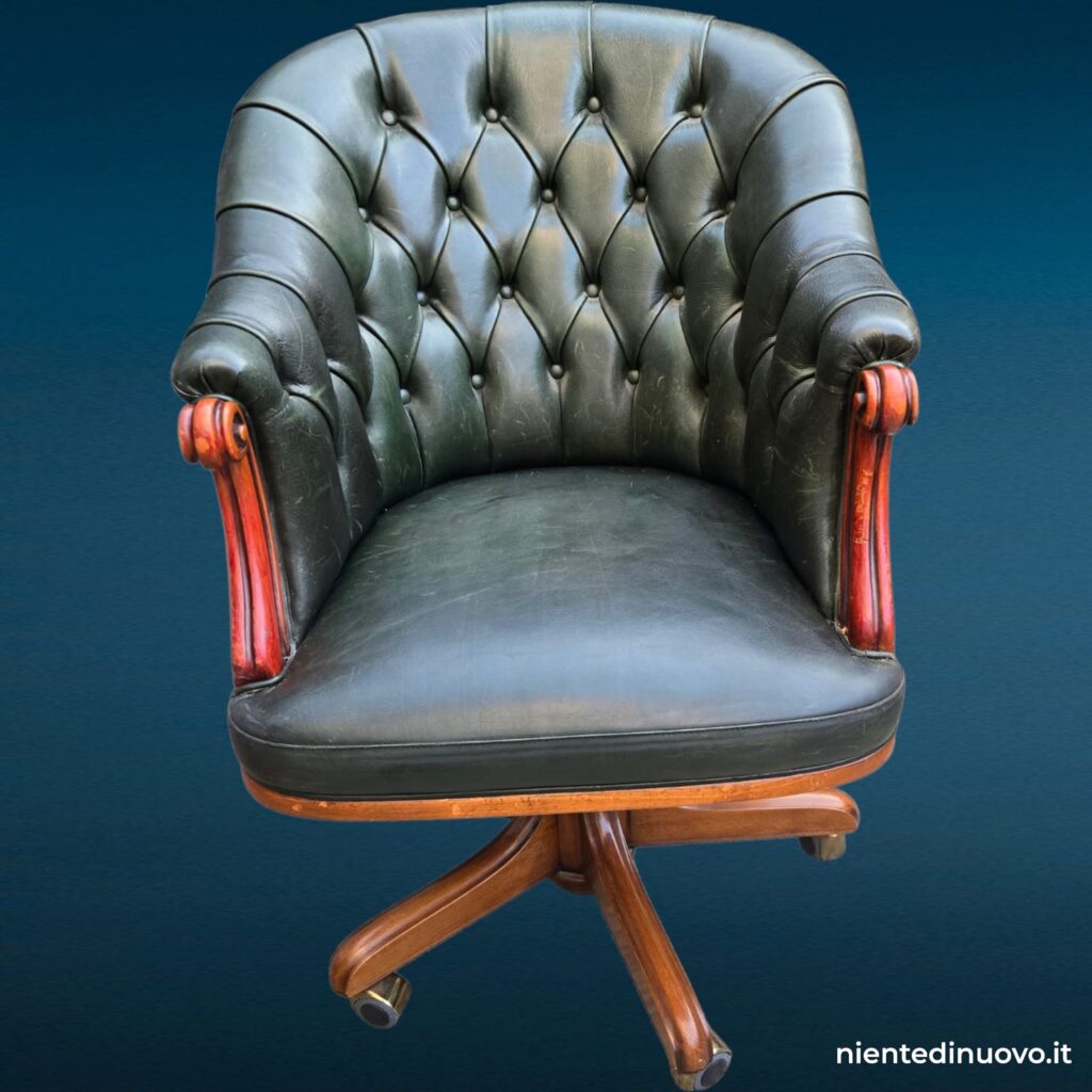 Poltrona Captain Chesterfield in pelle verde con base a rotelle - immagine aggiuntiva 3