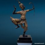 Scultura danzatore thailandese in bronzo su base laccata nera - immagine aggiuntiva 3