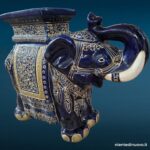 Elefante decorativo in ceramica blu cobalto e oro - immagine aggiuntiva 2