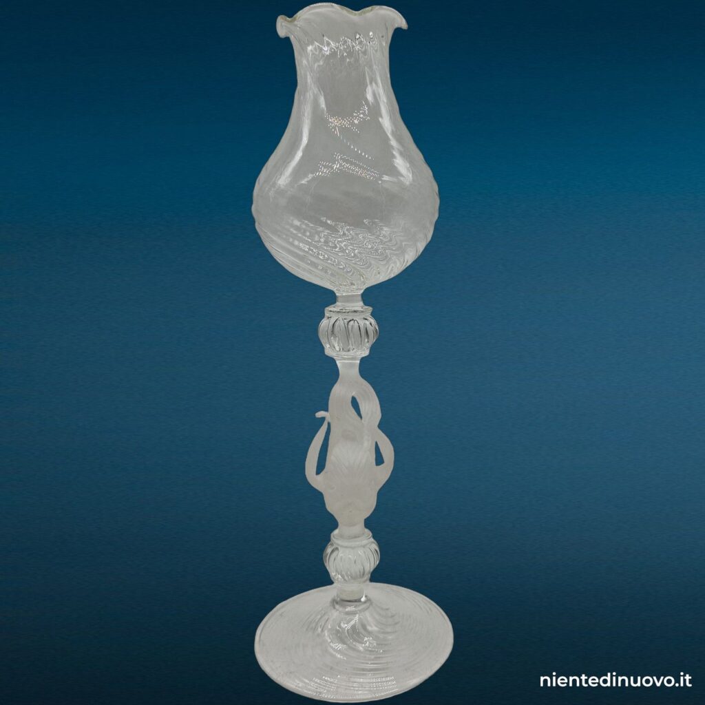 Calice veneziano in vetro soffiato con decori cigno e delfino - immagine aggiuntiva 4