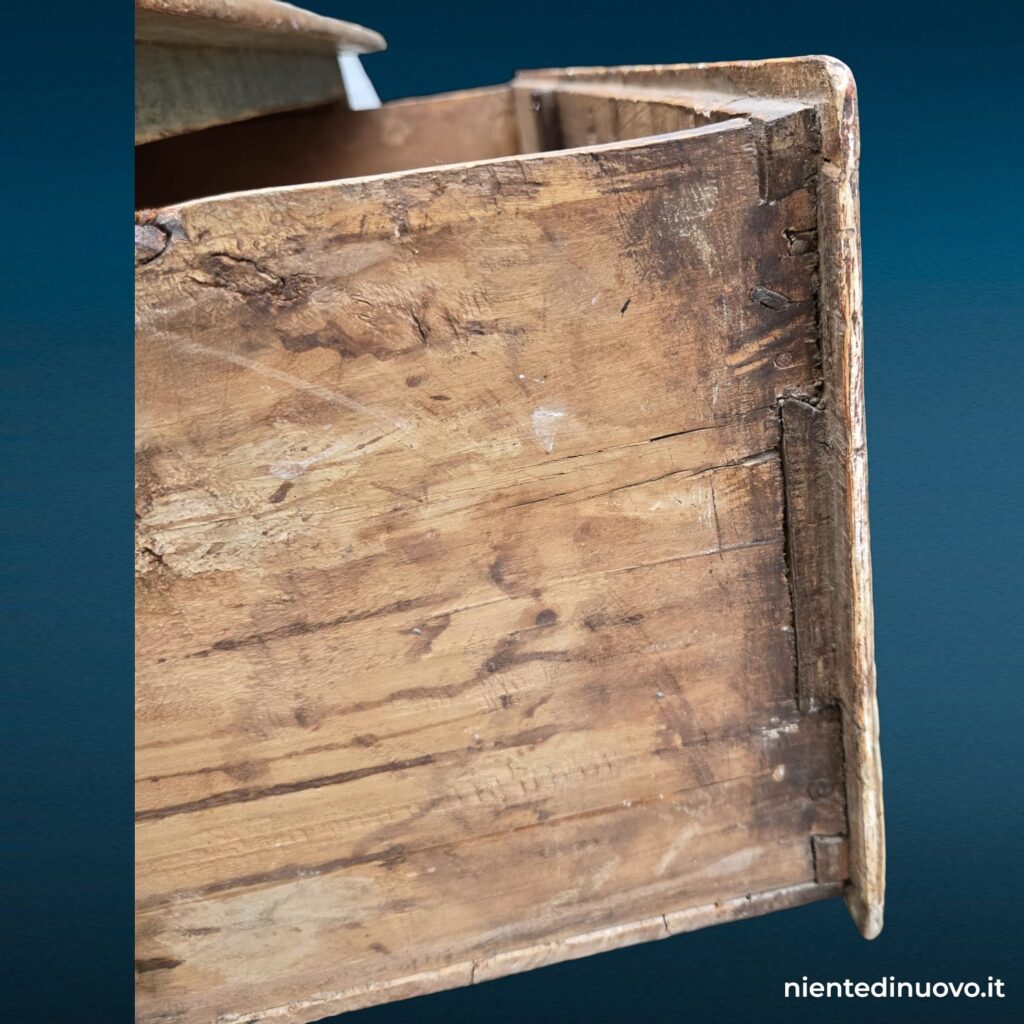 Cassettone veneziano dipinto, vista frontale - immagine aggiuntiva 9
