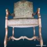 Poltrona stile Luigi XIII schienale alto in pelle goffrata - immagine aggiuntiva 9