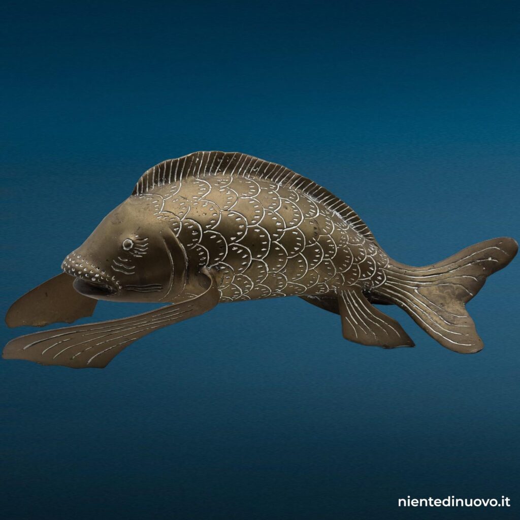 Scultura pesce koi in ottone 32 cm con patina - immagine aggiuntiva 7