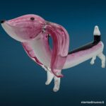 Scultura di bassotto in vetro rosa e nero - immagine aggiuntiva 2