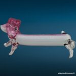 Scultura di bassotto in vetro rosa e nero - immagine aggiuntiva 7