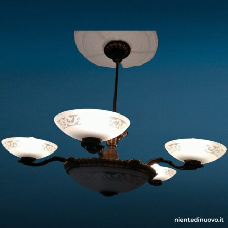 Lampadario anni 50 in bronzo con vetri acidati - immagine aggiuntiva 5