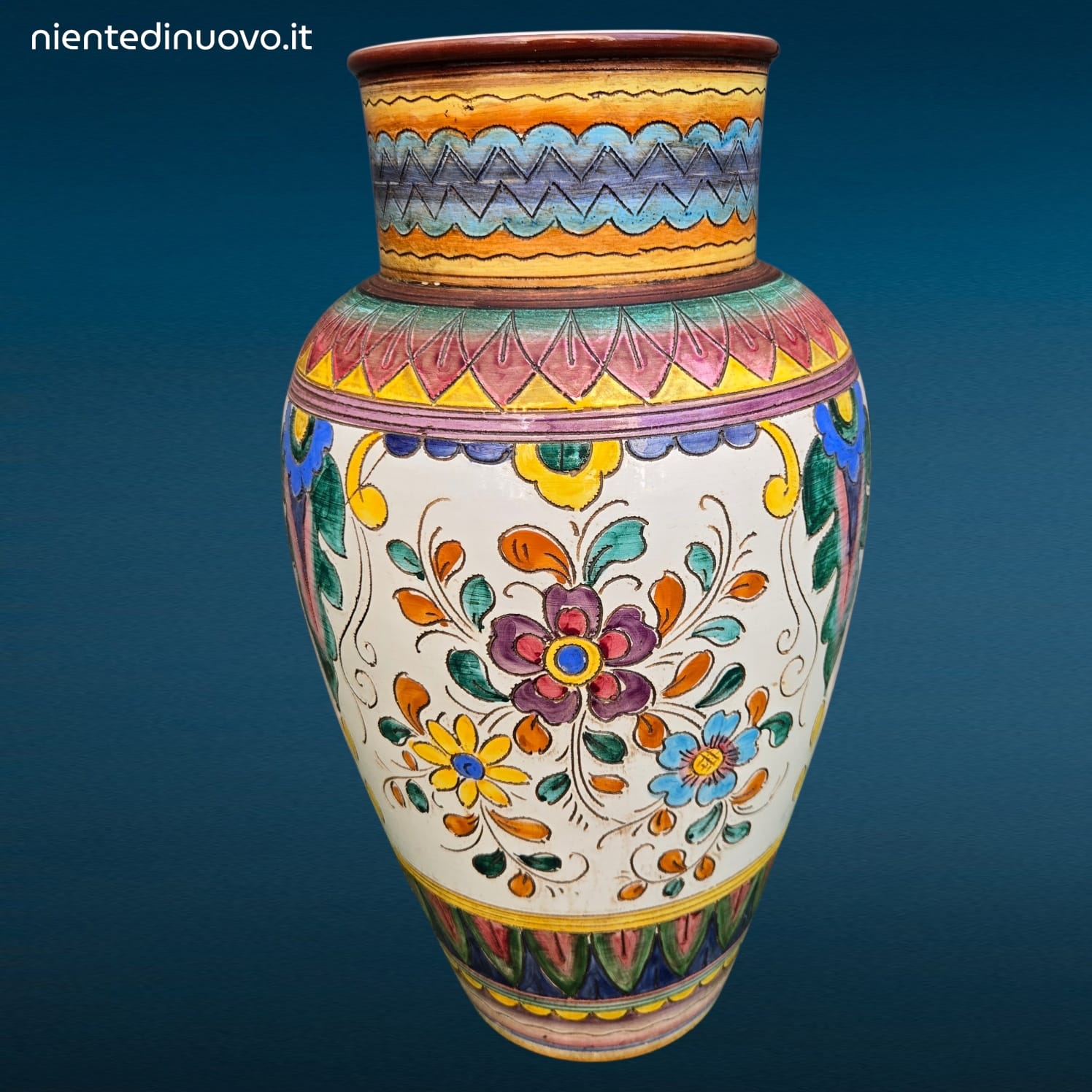 Vaso in maiolica italiana MIC dipinto a mano con decoro floreale policromo