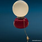 Lampada da tavolo in vetro rossa e bianca anni 70 - immagine aggiuntiva 2
