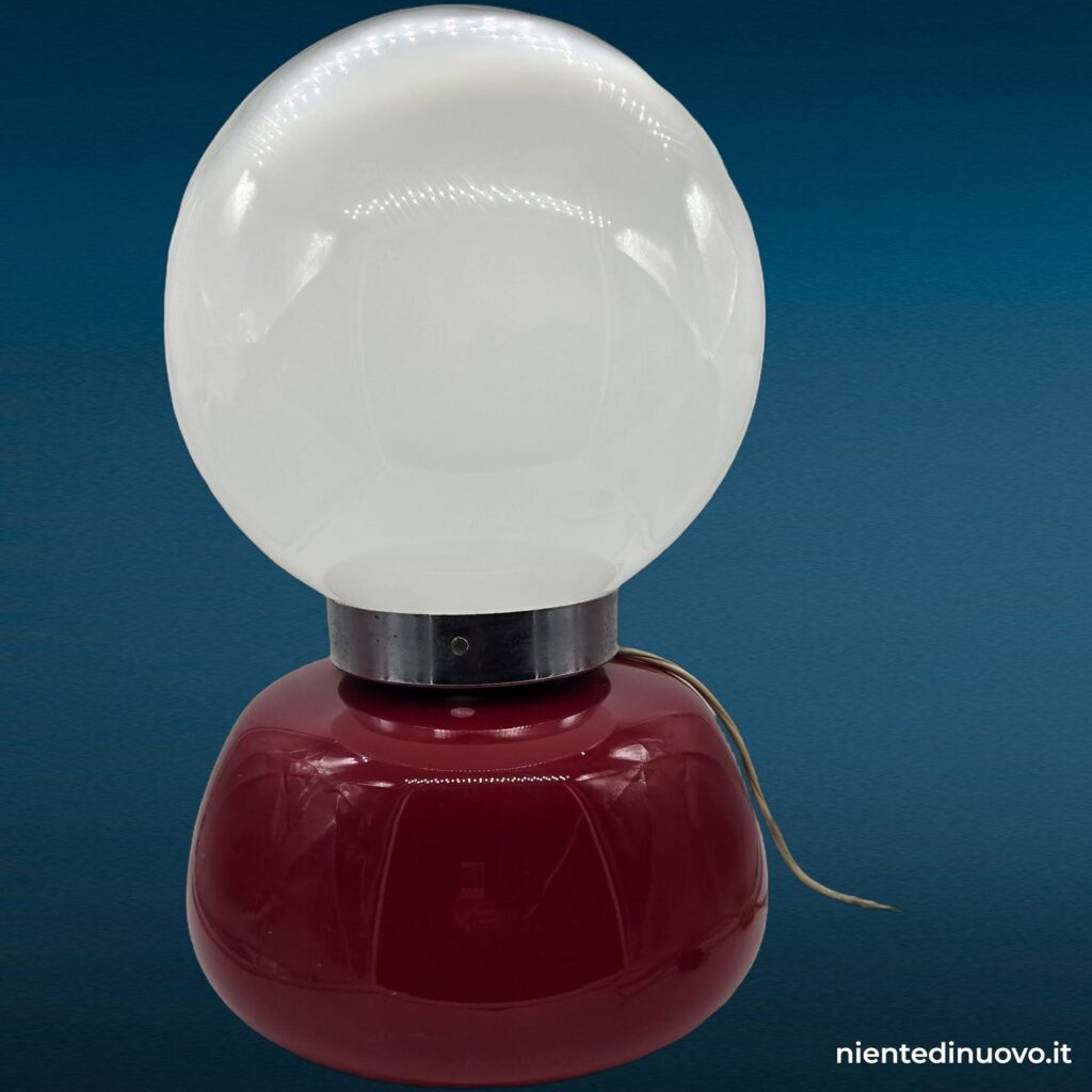 Lampada da tavolo in vetro rossa e bianca anni 70 - immagine aggiuntiva 4