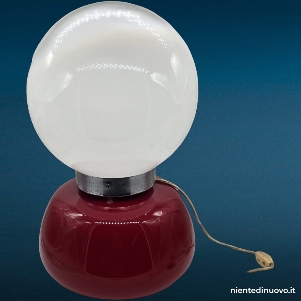Lampada da tavolo in vetro rossa e bianca anni 70 - immagine aggiuntiva 5
