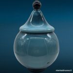Vaso con coperchio in vetro soffiato blu, coperchio a tenda - immagine aggiuntiva 8