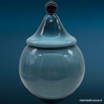 Vaso con coperchio in vetro soffiato blu, coperchio a tenda - immagine aggiuntiva 2