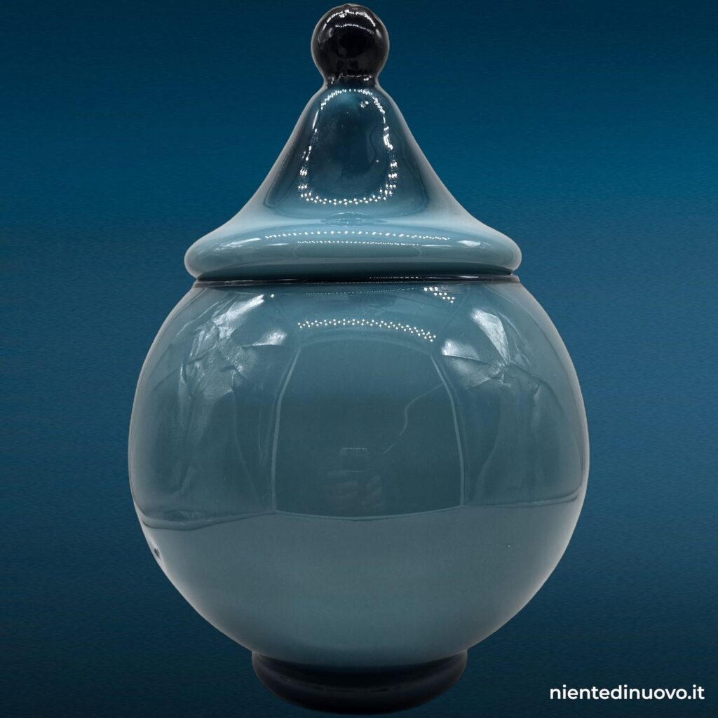 Vaso con coperchio in vetro soffiato blu, coperchio a tenda - immagine aggiuntiva 3