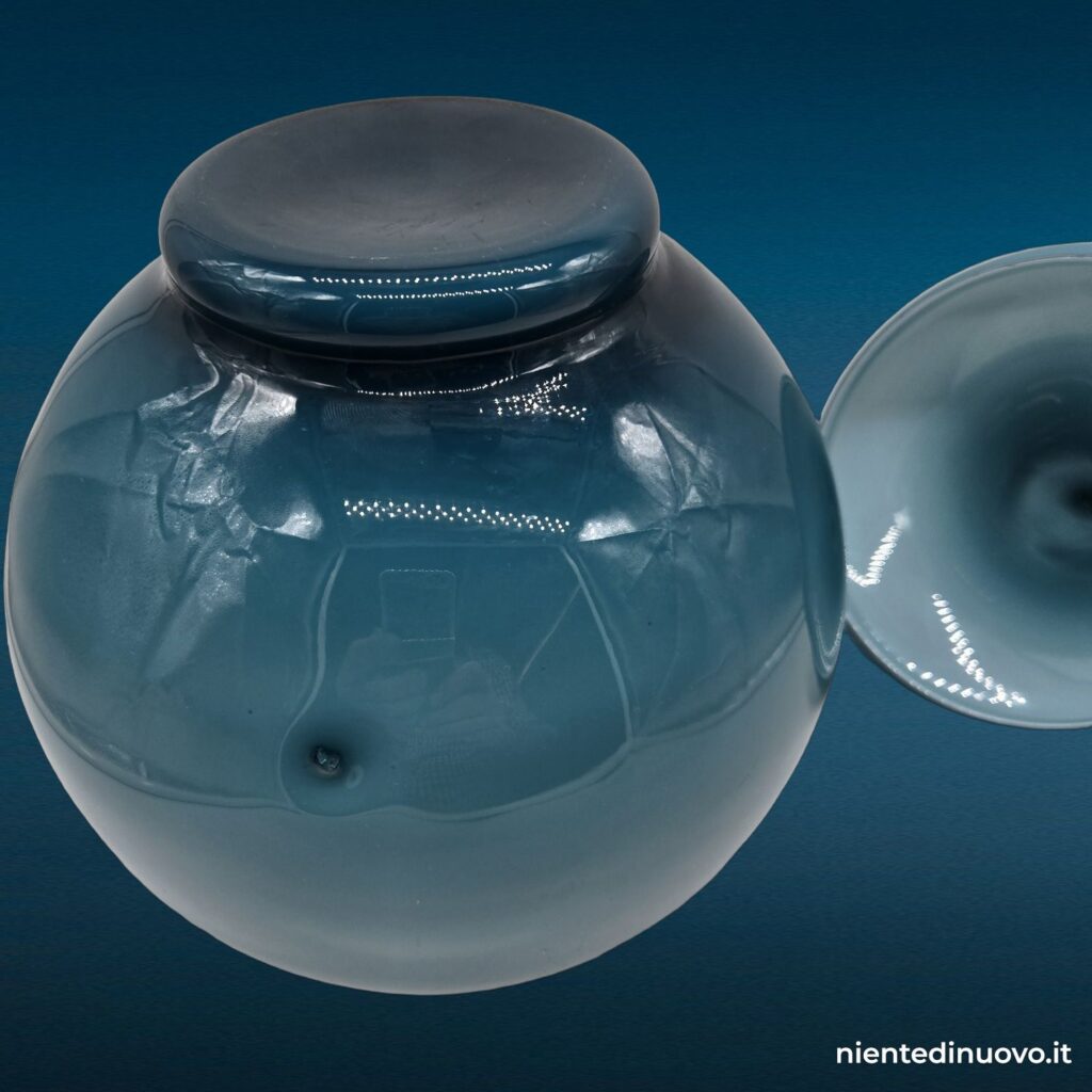 Vaso con coperchio in vetro soffiato blu, coperchio a tenda - immagine aggiuntiva 5