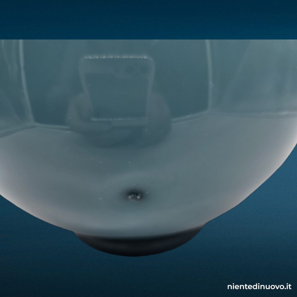 Vaso con coperchio in vetro soffiato blu, coperchio a tenda - immagine aggiuntiva 6