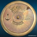Calendario tascabile perpetuo in ottone con ancora e veliero - immagine aggiuntiva 7