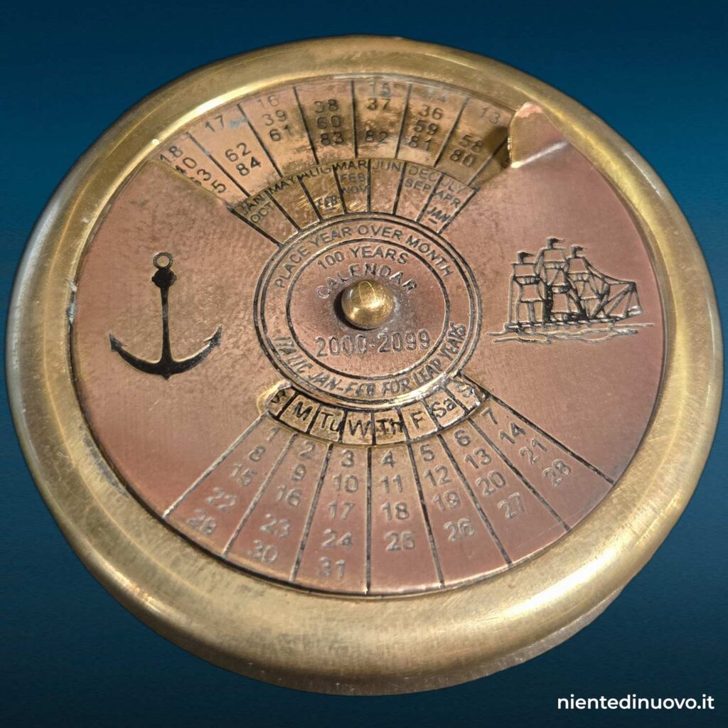 Calendario tascabile perpetuo in ottone con ancora e veliero - immagine aggiuntiva 4