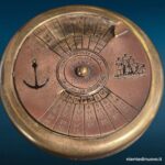 Calendario tascabile perpetuo in ottone con ancora e veliero - immagine aggiuntiva 6