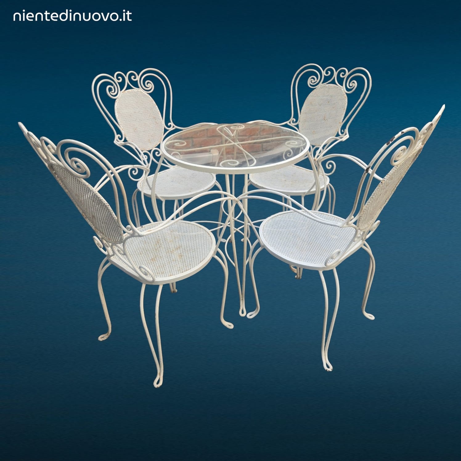Set da giardino anni 50 in ferro battuto verniciato bianco con tavolino in vetro